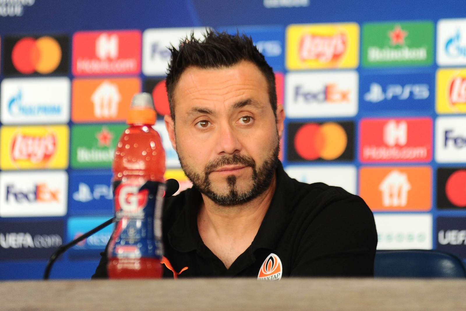 Источник: Де Дзерби уволили из-за Бенатии